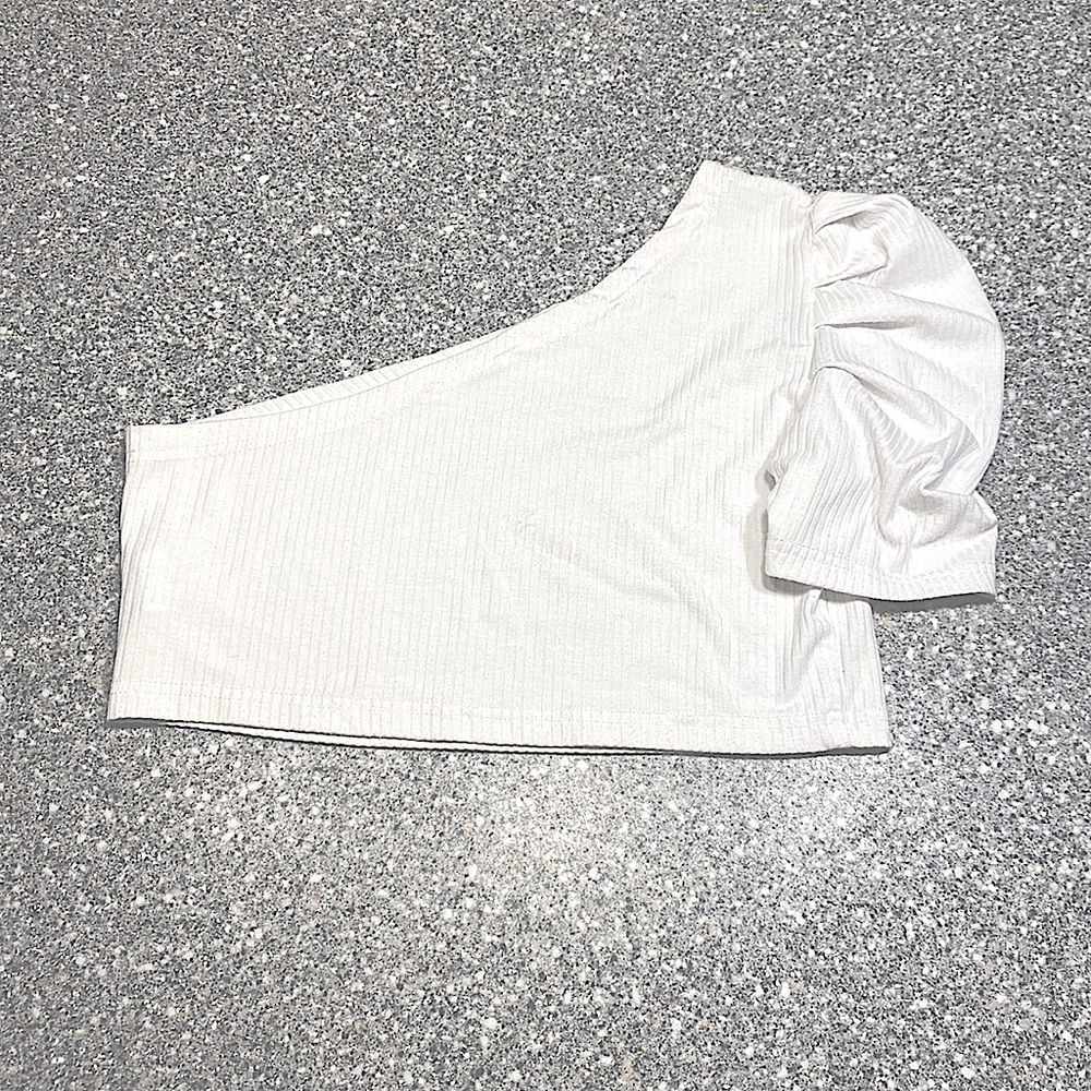 This shirt is great just not for me.